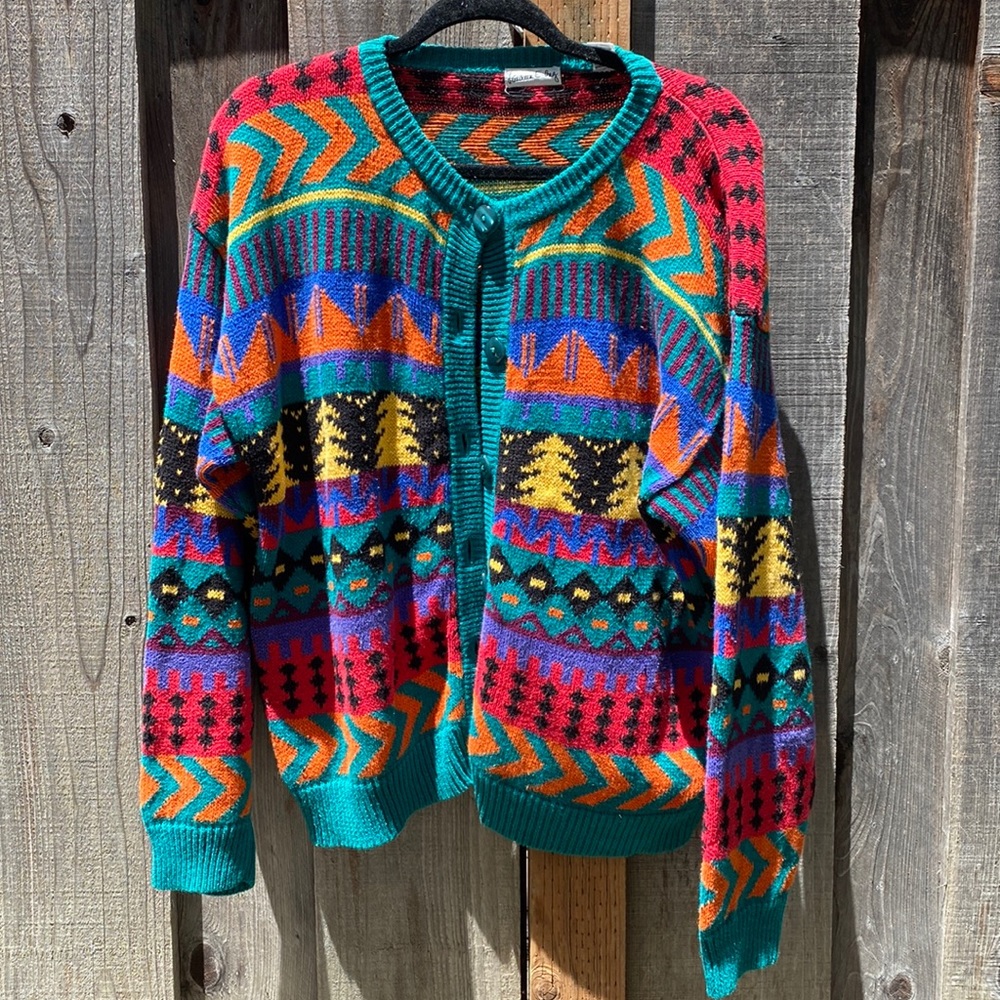 VINTAGE SWEATER.